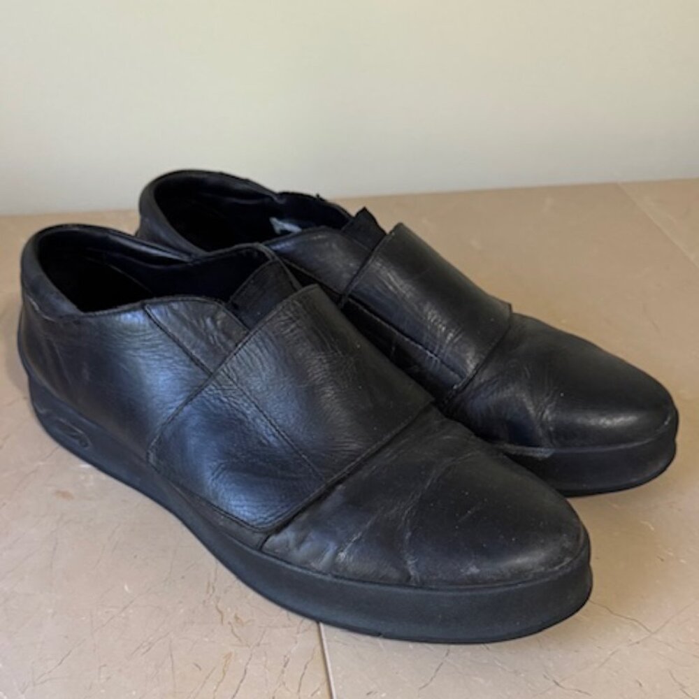 John Fluevog Kickback “Moving” – Sample Pair – Black – Men’s Size 1